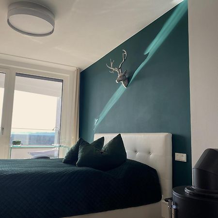 Alpen-Panorama Suite - Einzigartige Privatsuite Hoch Ueber Muenchen, 12Tes Og, Alpenblick, Loggia, Whirlpool, 15 Minuten Zum Zentrum, Ruhe Und Erholung In Der Stadt Muenchen Fuer Privat Und Geschaeftlich Reisende المظهر الخارجي الصورة