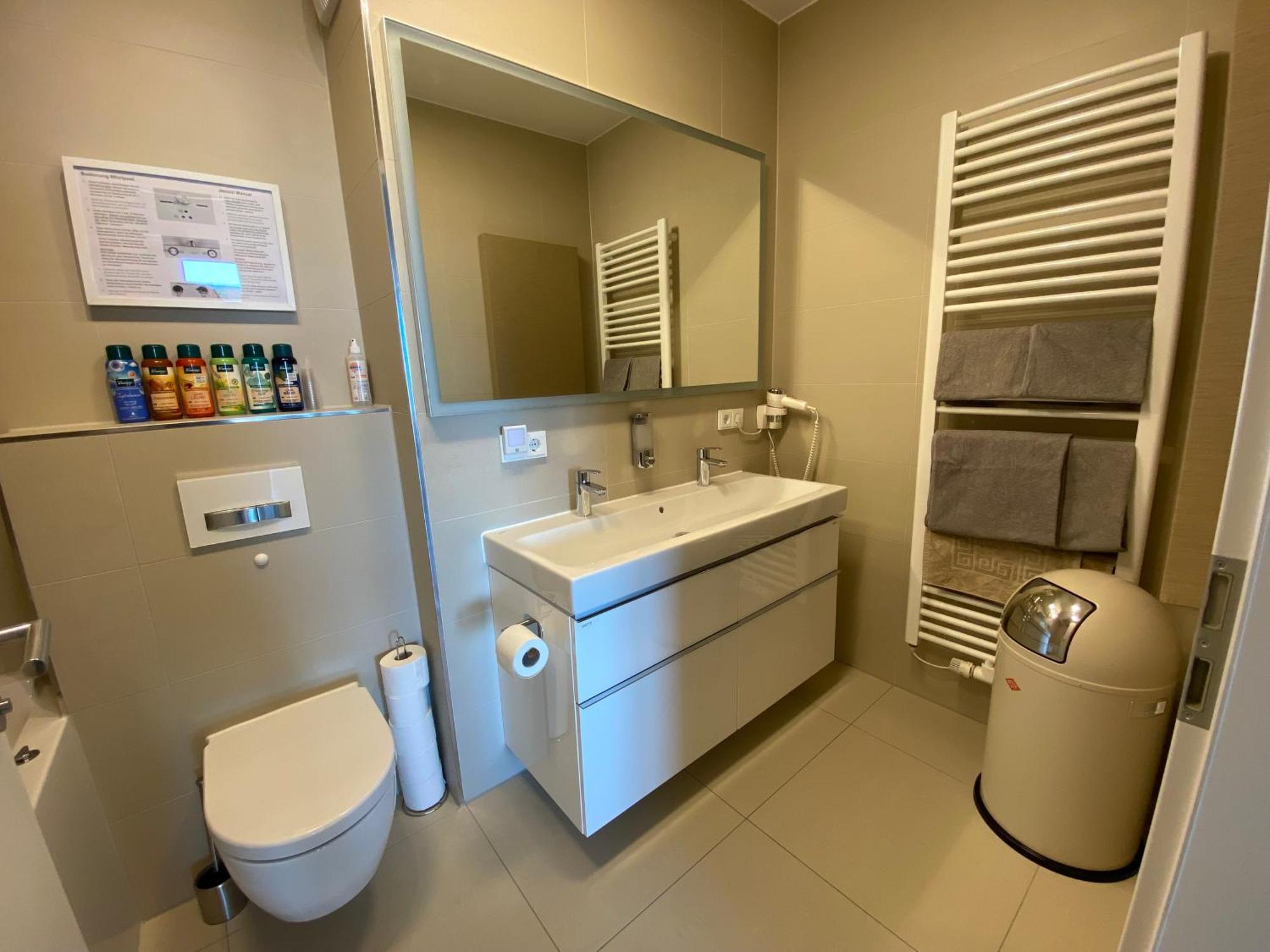 Alpen-Panorama Suite - Einzigartige Privatsuite Hoch Ueber Muenchen, 12Tes Og, Alpenblick, Loggia, Whirlpool, 15 Minuten Zum Zentrum, Ruhe Und Erholung In Der Stadt Muenchen Fuer Privat Und Geschaeftlich Reisende المظهر الخارجي الصورة